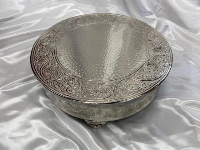 Where to find CAKE PLATEAU 14 ROUND SILVER BAROQUE in New Orleans